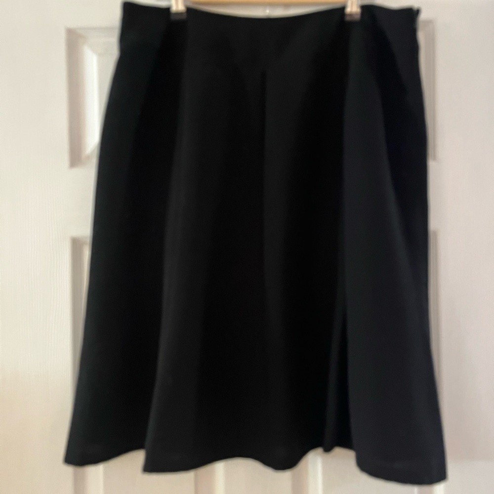 Jones New York Elegant Black A-Line Skirt with Pleats Classic Size 14